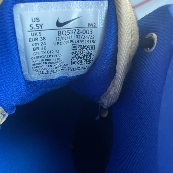 Boys Nike Boots - Picture 2 of 13